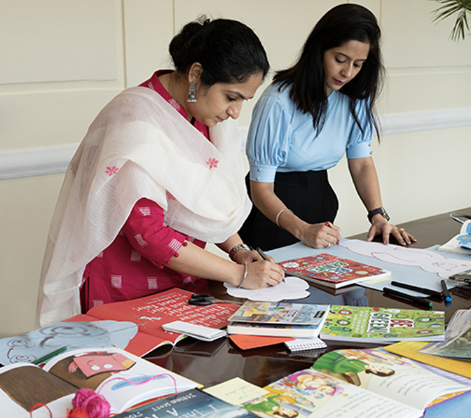 Teachers learning, drawing